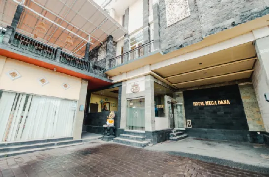 Hotel Mega Dana Отели рядом с достопримечательностью «Mahendradatta University Bali»