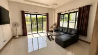 Elly's Home. Convenience & Serenity فنادق في سارافي