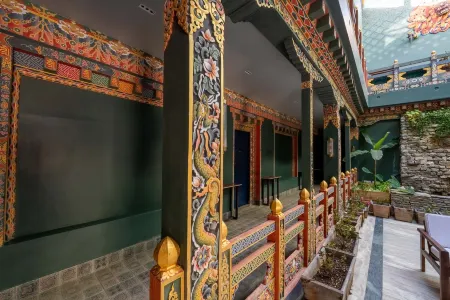 Taktsangri-La : Faraway Heaven