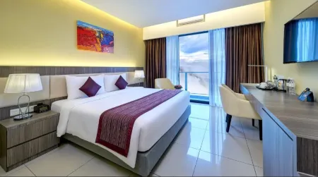 Highland Breeze Hotel Отели рядом с достопримечательностью «SkyWorlds theme park parking»