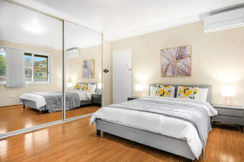 Bexley 5Br/10ppl/train/shopping/pool/parking
