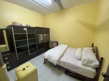 Anwar Kluang Homestay Отели рядом с достопримечательностью «Masjid Jamek Kg. Melayu»