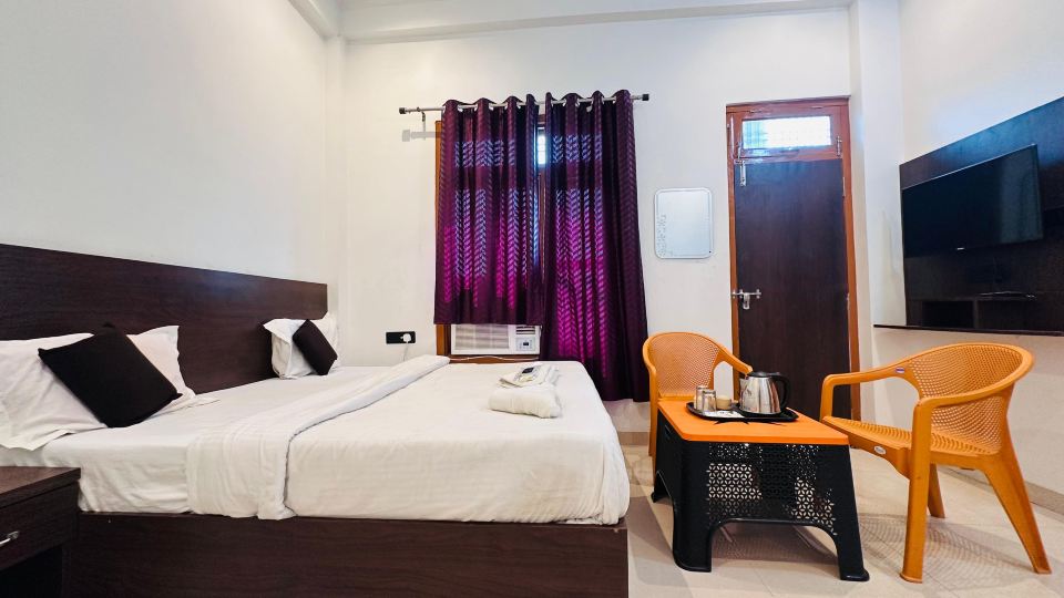 Hotel Aparna Palace