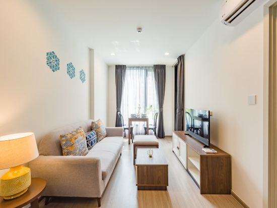 Luxury & pool view room near Central shopping mall