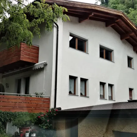 Modern apartment with mountain views Hotels in Chiusa