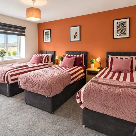 Stylish 5-Bedrm | Parking | Pool Table | Sleeps 12
