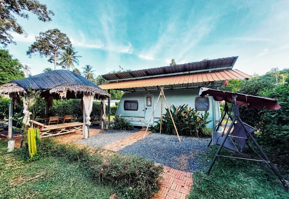 2. 사무이 캐러밴 ..