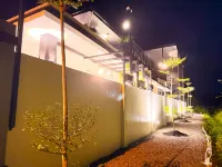 Grand Luxurious Home for Huge Groups-（Sleeps 26） Hotel di Sibu