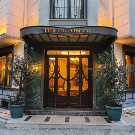 Triton Hotel Отели рядом с достопримечательностью «Святая София»