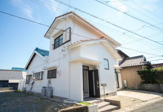 Miraie Kuwana Shimofukayabe 2의 모던한 거실 모습