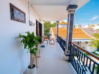Crystal Flow Guest House & Apartment Canggu Hotels near Berawa