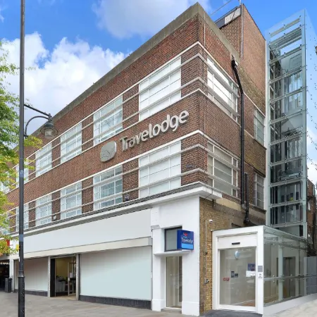 Travelodge London Romford the Quadrant Отели рядом с достопримечательностью «Район Хейнолт»
