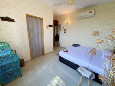 Beachfront Bliss with 3BR Sea View Glory Beach PD 酒店