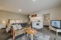 Starry Slumber - Your Cozy Retreat in Lake Tekapo 1BR - วิลล่า