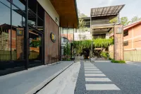 MEE DEE Hostel