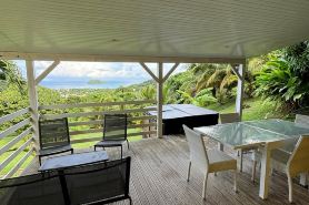 Habitation Pineau - Sea View Duplex with Private Hot Tub, Deshaies