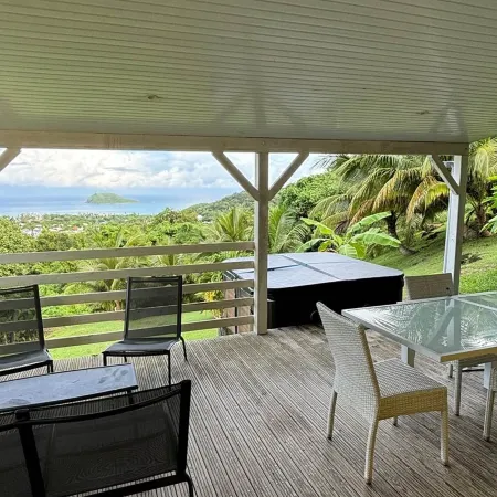 Habitation Pineau - Sea View Duplex with Private Hot Tub, Deshaies