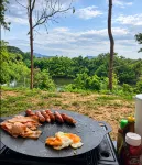 Riverside Glamping Resort Kanchanaburi - parcheggio