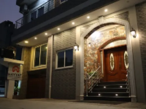 Hayyat Luxury Hotel ラホールのホテル