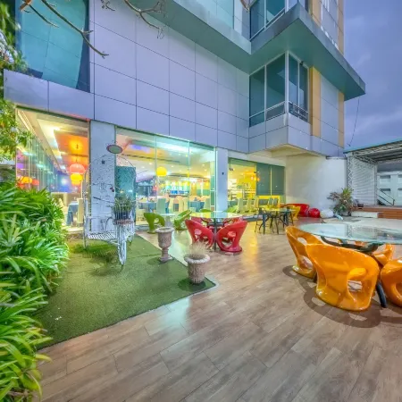 SHIN Hotel V-ONE Korat Отели рядом с достопримечательностью «Храм Сала Лой»