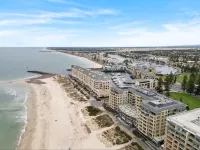 Beachfront at Glenelg Oaks Parking Pool Gym Wi-Fi