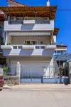 Lovehome-4BD Villa with views-15´~airport, 10´~MEC AE, 2´~bus stop,10´~Suburban Railway