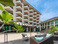 Solis Beach Hotel Rajamangala Hoteles cerca de Playa de Chalatat