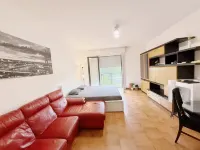 Loquat Tree B&B (stazione MRT Ponale) Hotels in Milan