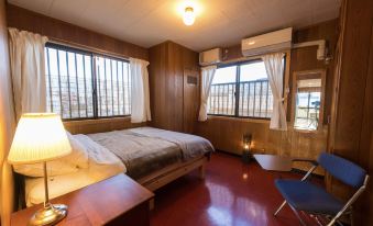 OFF THE WALL LODGE