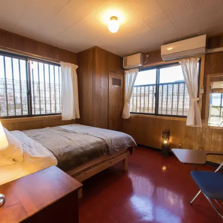 OFF THE WALL LODGE