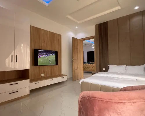 Mauxworth Homes and Apartments โรงแรมในอิเคจา