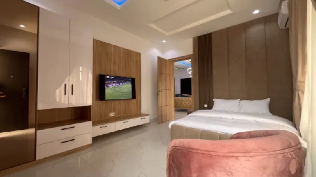 Mauxworth Homes and Apartments