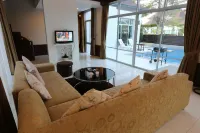 AnB pool villa Glass house close to Jomtien beach