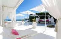Waterfront villa in Cap d'Antibes