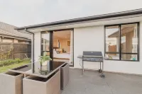 Sunlit Sanctuary with Private Patio in Wigram