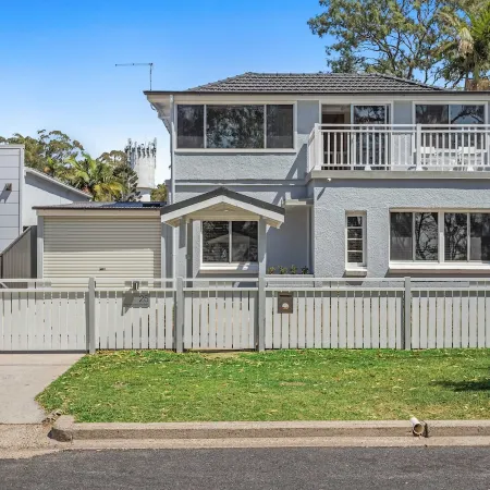 MetaWiseBnB Waterfront 3BR Coastal Escape