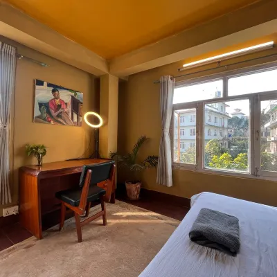 Sunny Side Up top-floor apartment Các khách sạn gần Bảo tháp Boudhanath