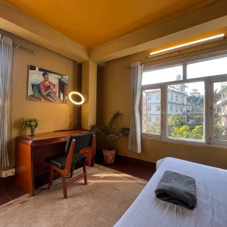 Sunny Side Up top-floor apartment