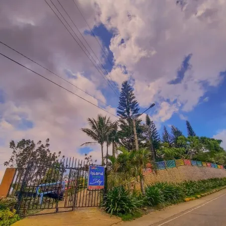 JVR island in the Sky Resort by Hiverooms Отели в г. Баламбан