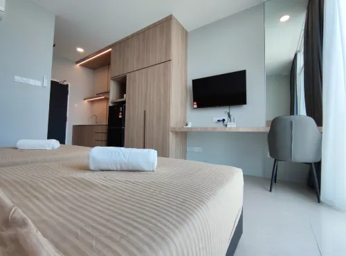 Suites Homestay by Evernent - Condos