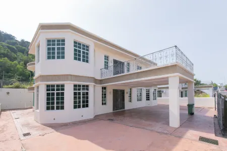 Tanjung Bungah 5BR 18 Bungalow KTV Отели рядом с достопримечательностью «Tanjung Bungah Floating Mosque»