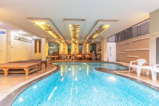 Elongme Tycoon Holiday Hotel Отели рядом с достопримечательностью «Роял Гарден Плаза»