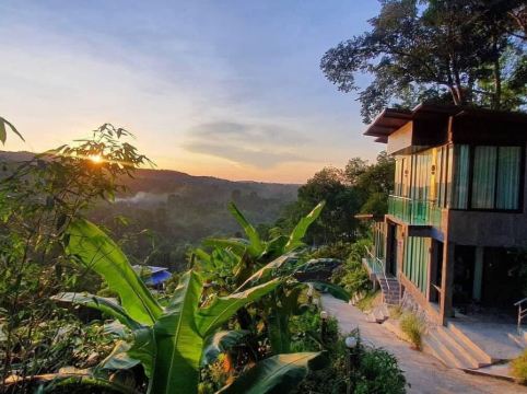 เดอะ คีรีวง วัลเลย์ วิลล่า แอนด์ เรสเตอรองท์