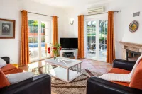 7+1 BEDROOM PRIVATE VILLA, HEATED POOL, GAMES, BBQ - Bungalow