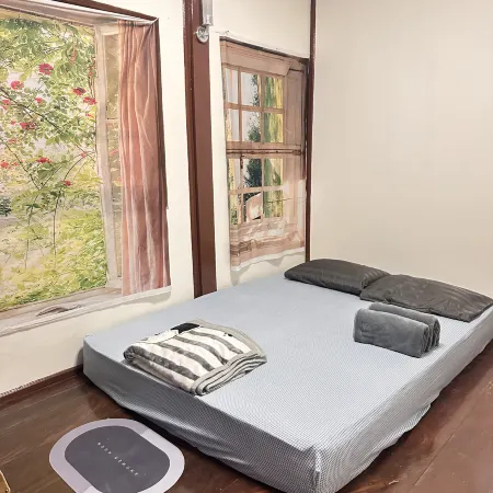 Amphawa Hostel