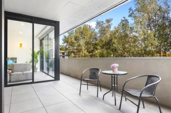 Morden Urban 2Beds in waterloo Hotels in Waterloo