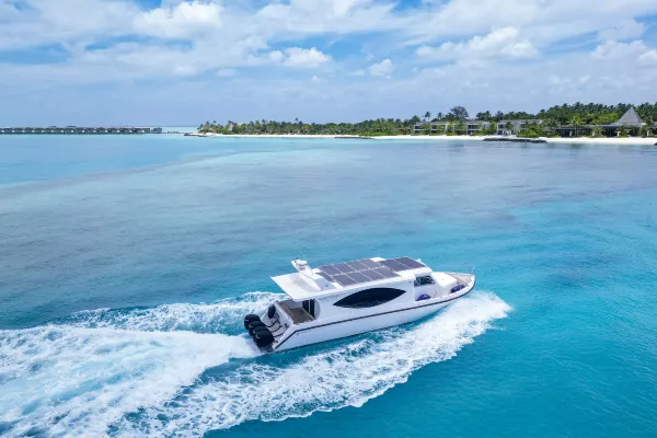 쿠다 빌링길리 리조트 몰디브 최장 150m 수영장 전경