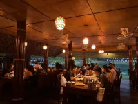 Praiwan raft house Hotel di Ban Ta Khun