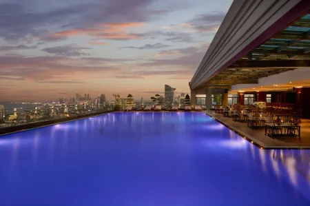 Wyndham Grand Phnom Penh Capital Отели рядом с достопримечательностью «Hong Kong Land»