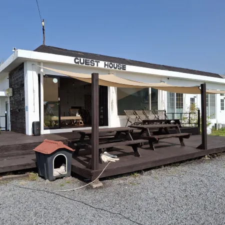 Wahaha guesthouse Отели рядом с достопримечательностью «Пляж Пёсон»